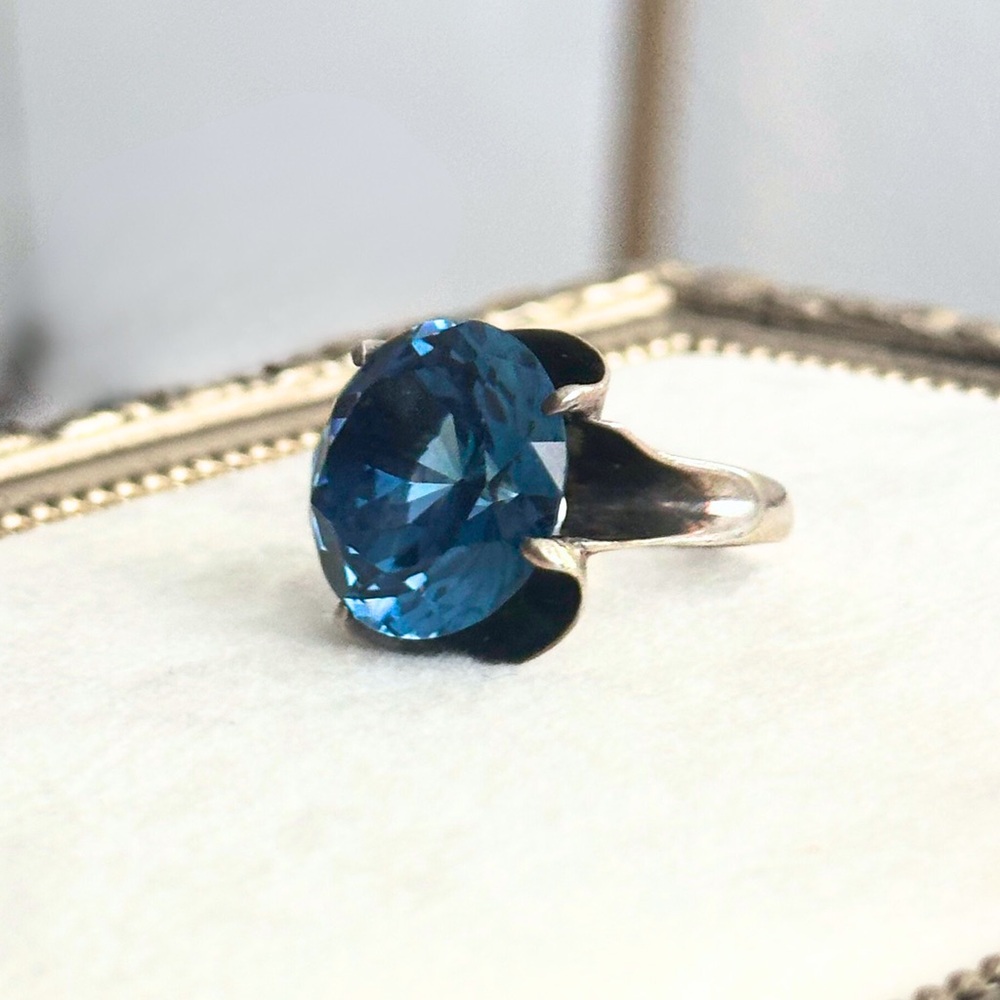Estate London Blue Topaz and Sterling Silver Cocktail Ring - size 6.25
